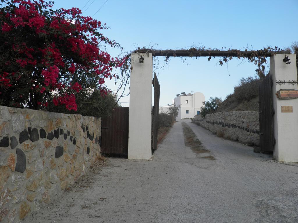 Santorini Traditional Suites Vothon Exterior photo